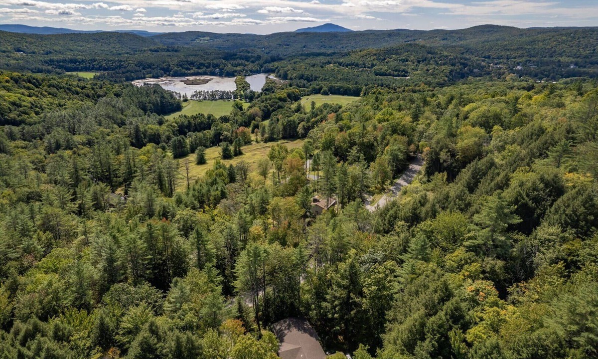 Quechee House | Morgan Escape - Hot Tub & Sauna, Quechee Club