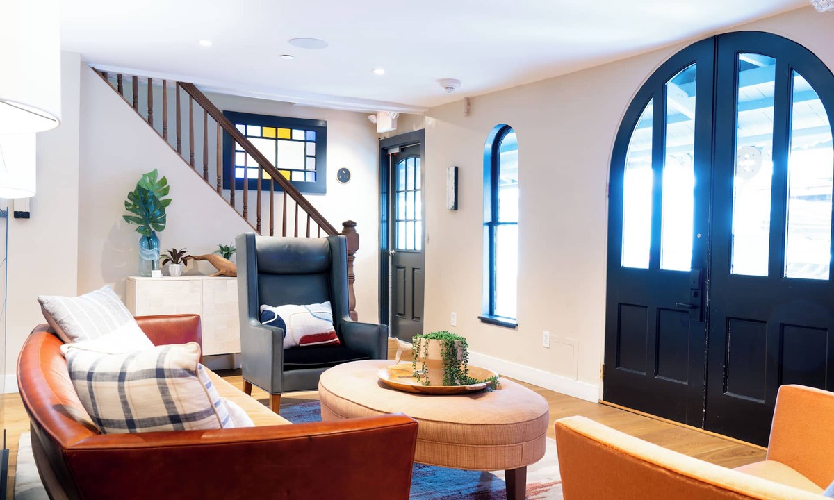 Oak Bluffs Hotel | Morgan Hotel