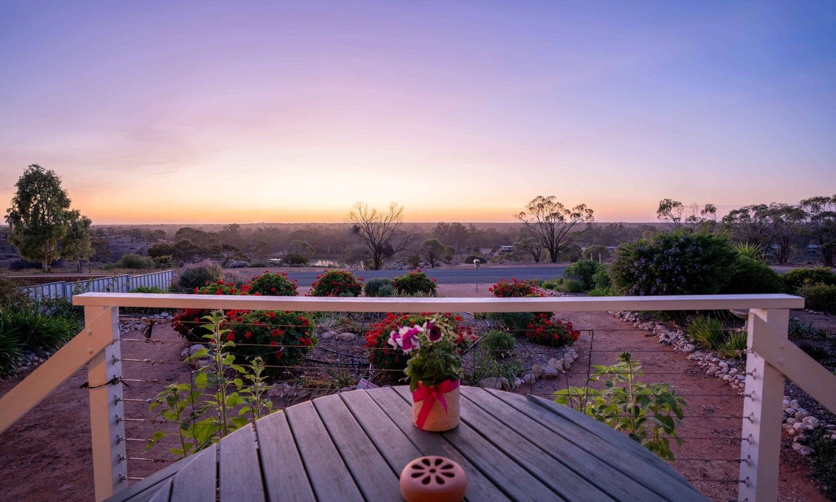 Morgan House | Morgan on the River Murray with awesome river and scrub views