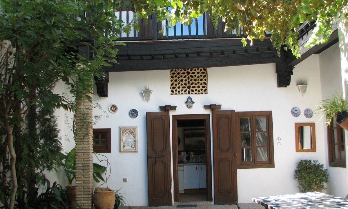 Albaicin House | MORISCA DE LA LUNA HOUSE IN GRANADA. PATIO AND GARDEN.