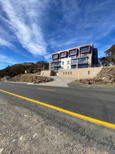 Hotham Heights Apartment | Moritz 8 - undercover private parking