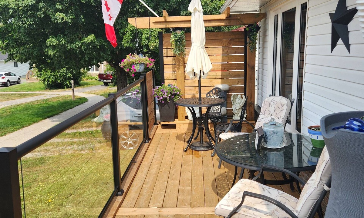 Elliot Lake House | Morning Glory /Complete house 5 Bedrooms 2 full Baths/Truly a Hidden Gem.