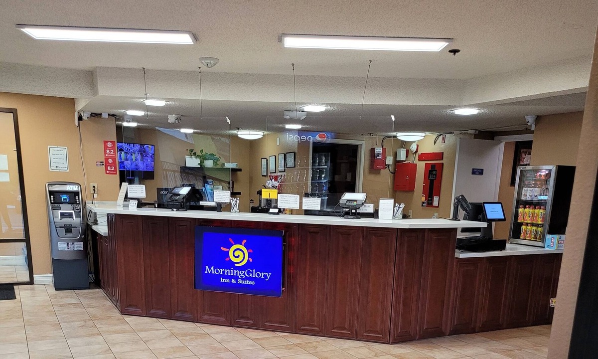 Cornwall Park Hotel | MorningGlory Inn & Suites