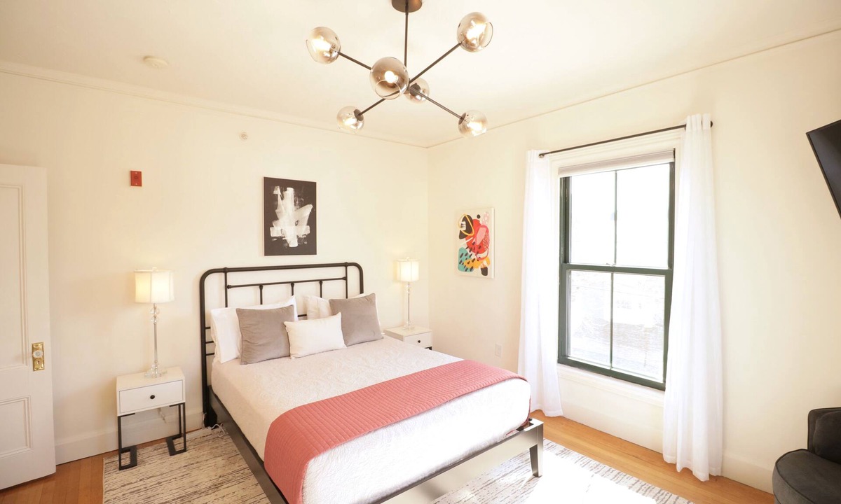 Parkside Hotel | Morrill Mansion | 2 | Self Check In | Parking