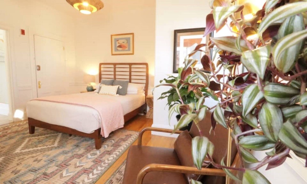 Parkside Hotel | Morrill Mansion Inn | 7 | Self Check In | Parking