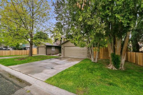 Depot Bench House | Morris Hill Morrison