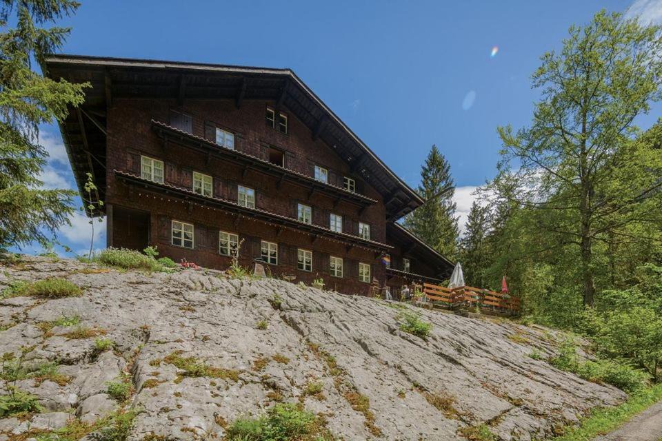 Lungern Hostel | MOS Guesthouse Naturfreundehaus Brunig