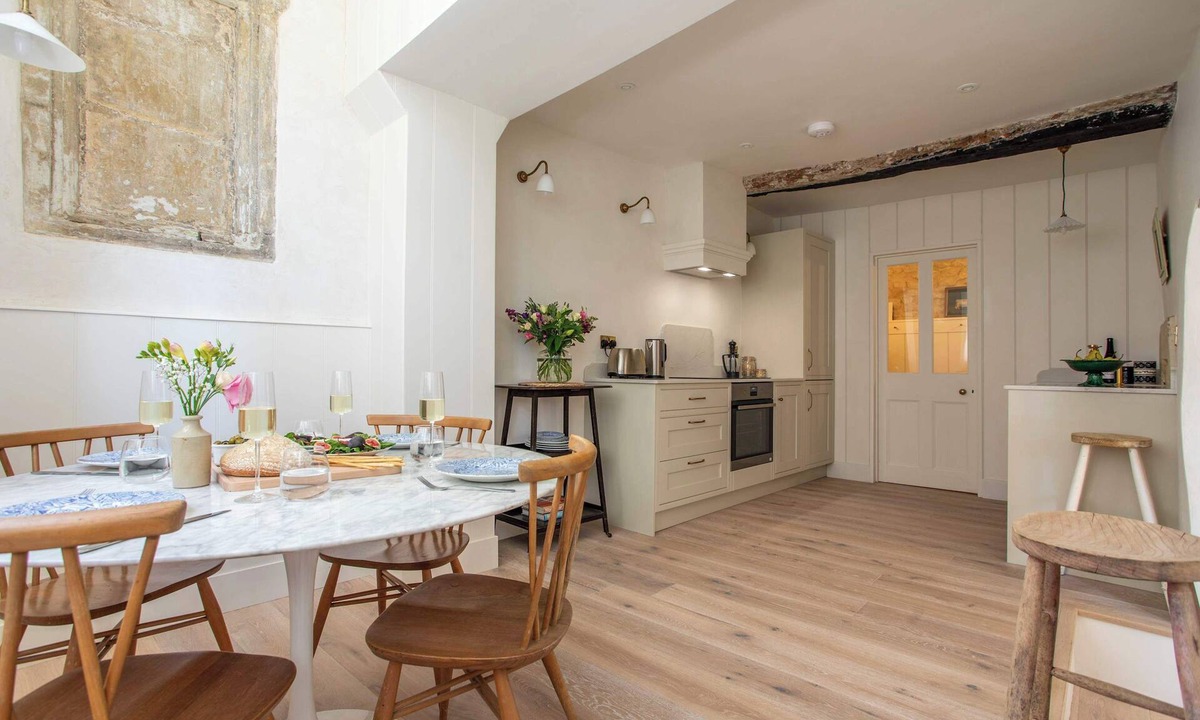 Wellow House | Moss Cottage - Charming Village Retreat
