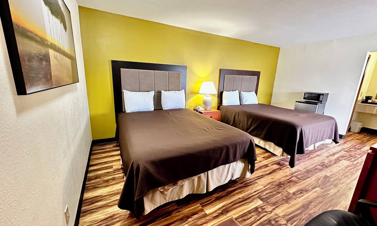 Iola Hotel | Most Affordable Motel Rooms in Iola - Regency Inn iola
