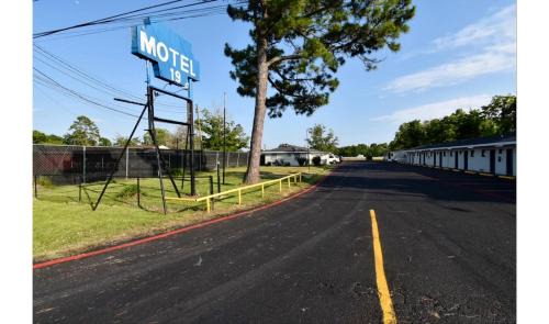 Baytown Hotel | Motel 19 By Capital O Baytown I-10