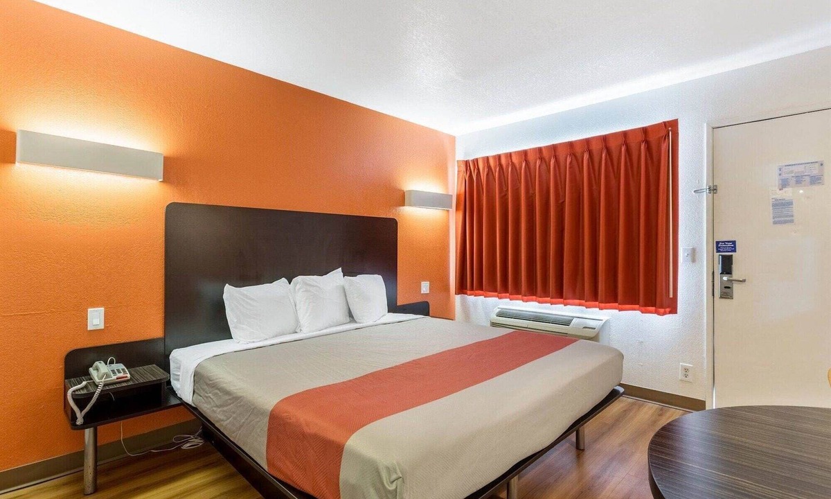 Canyon Acres Hotel | Motel 6 Albuquerque, NM - Northeast