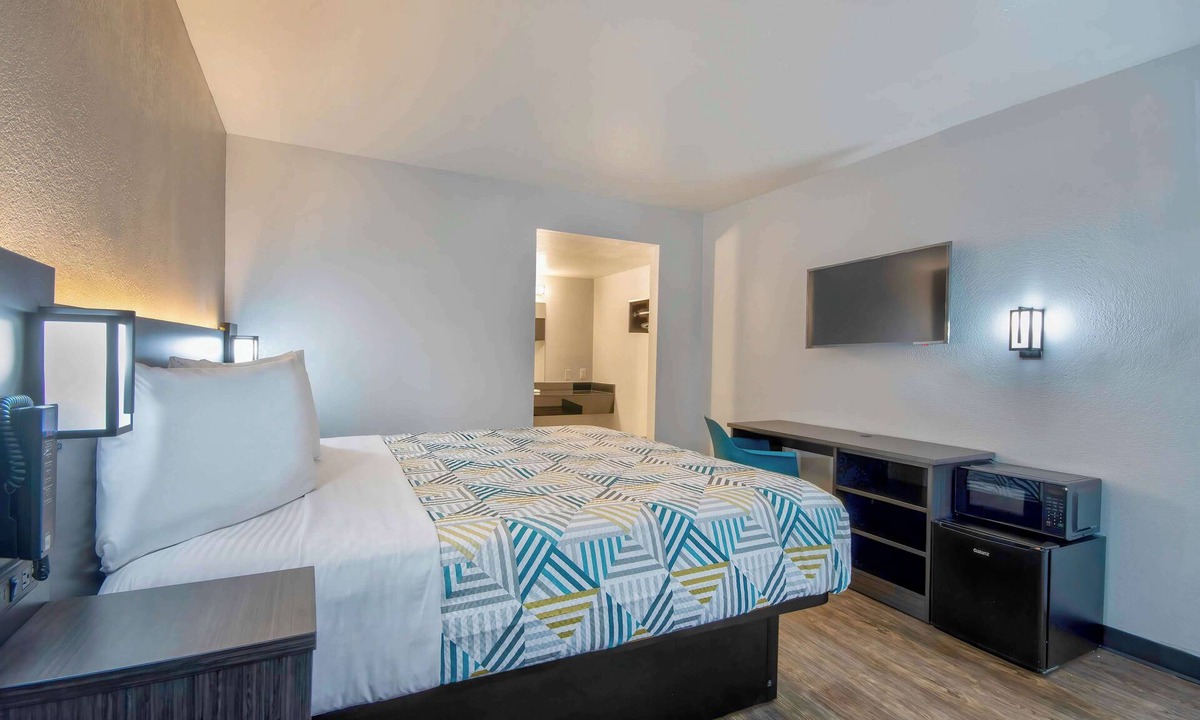 Northeast Heights Hotel | Motel 6 Albuquerque, NM - Carlisle