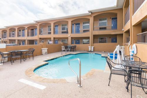 Alvarado Hotel | Motel 6 Alvarado TX
