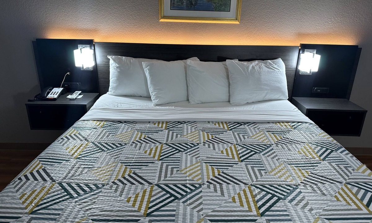 Alvarado Hotel | Motel 6 Alvarado, TX