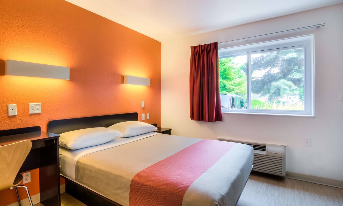 Arlington Heights Hotel | Motel 6 Arlington Heights, IL - Chicago North Central