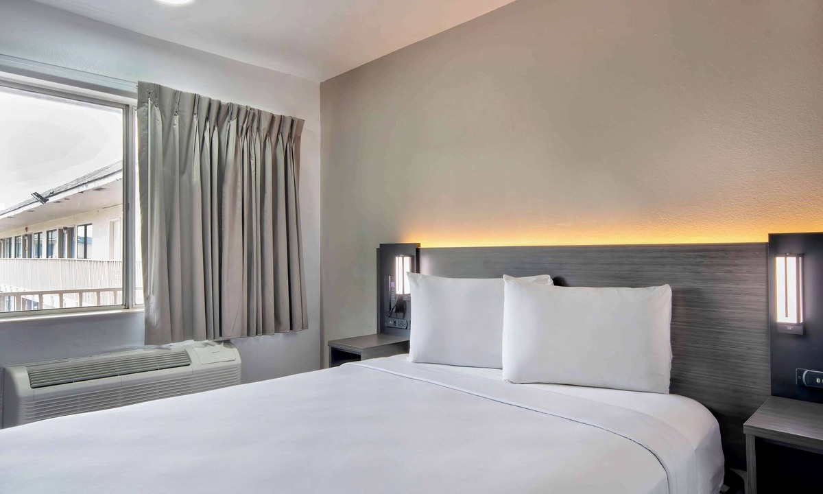 North Lamar Hotel | Motel 6 Austin, TX - North