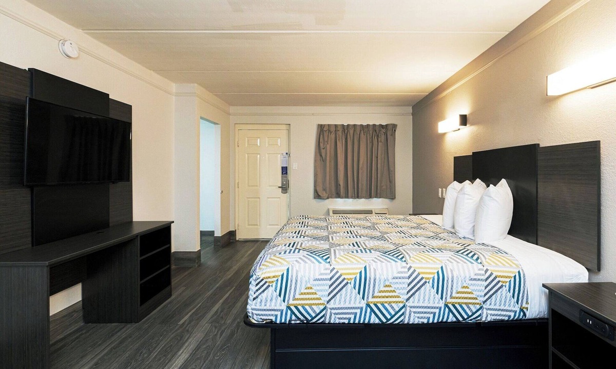 Baytown Hotel | Motel 6 Baytown, TX - Garth Rd
