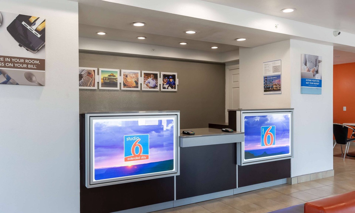 Bryan Hotel | Motel 6 Bryan, TX - University Area