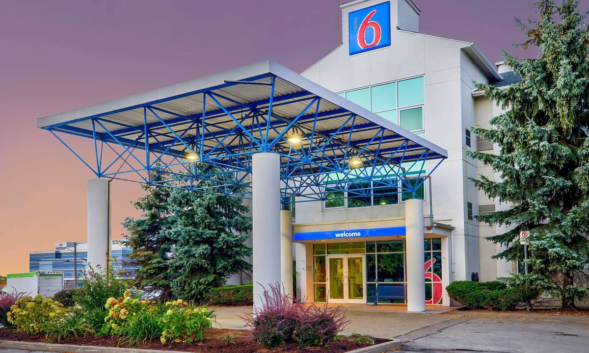 Burlington Hotel | Motel 6 Burlington, ON - Toronto West - Oakville