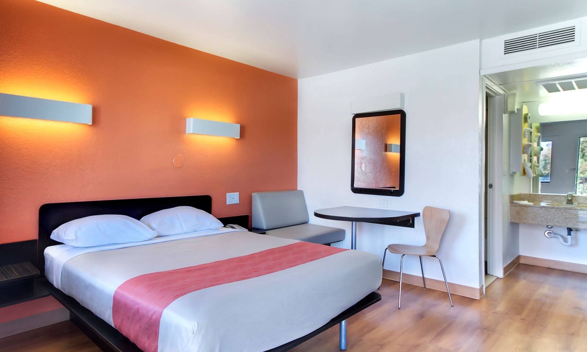 Capitol Heights Hotel | Motel 6 Capitol Heights, MD - Washington