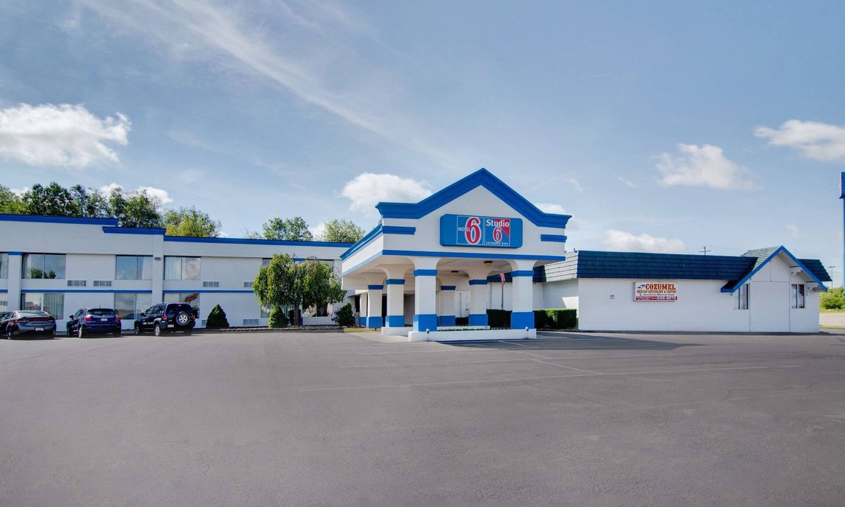 Clarion Hotel | Motel 6 Clarion, PA