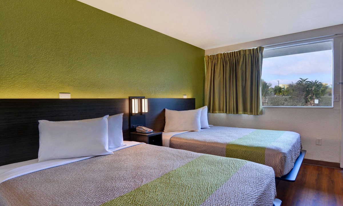 Cocoa Beach Hotel | Motel 6 Cocoa Beach, FL