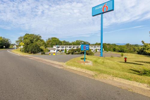 Cedar Mountain Hotel | Motel 6 Culpeper, VA