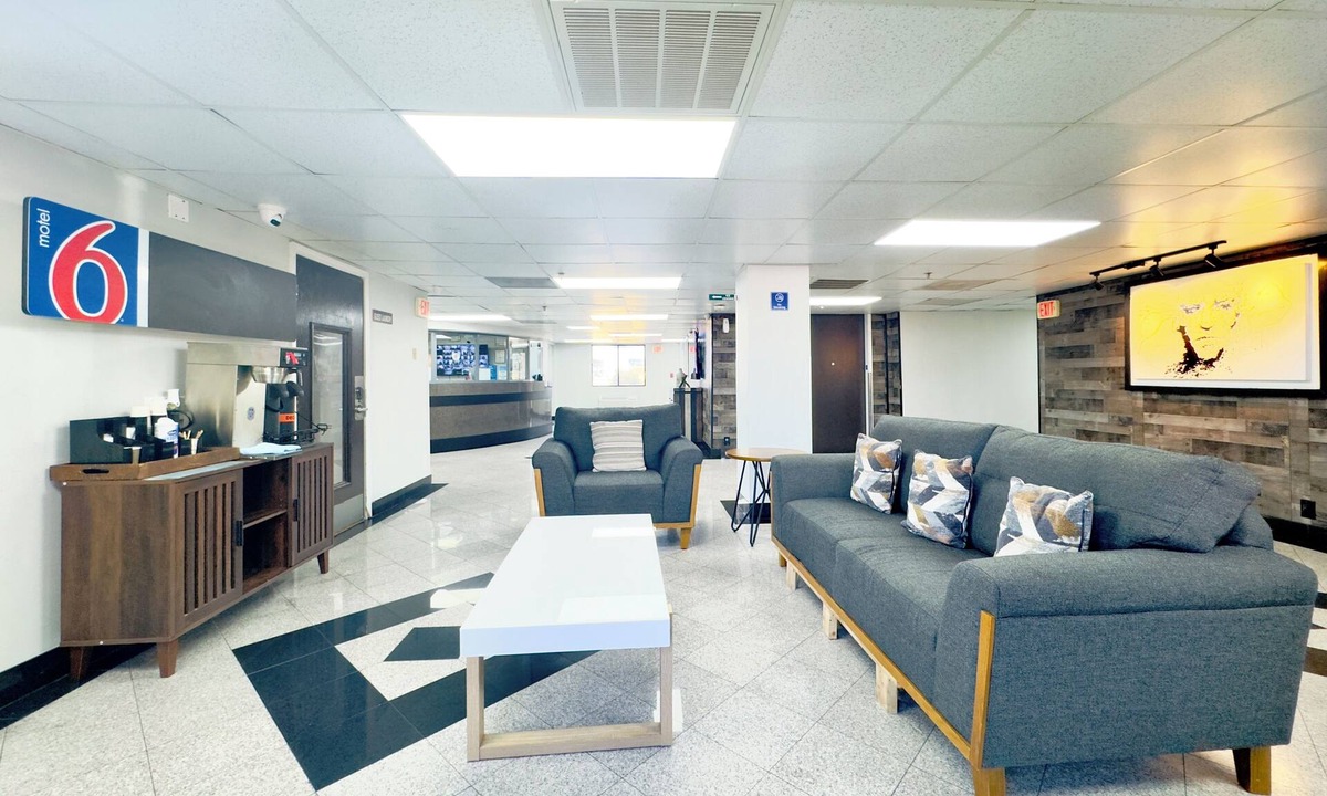 Buckner Terrace - Everglade Park Hotel | Motel 6 Dallas, TX - Fair Park