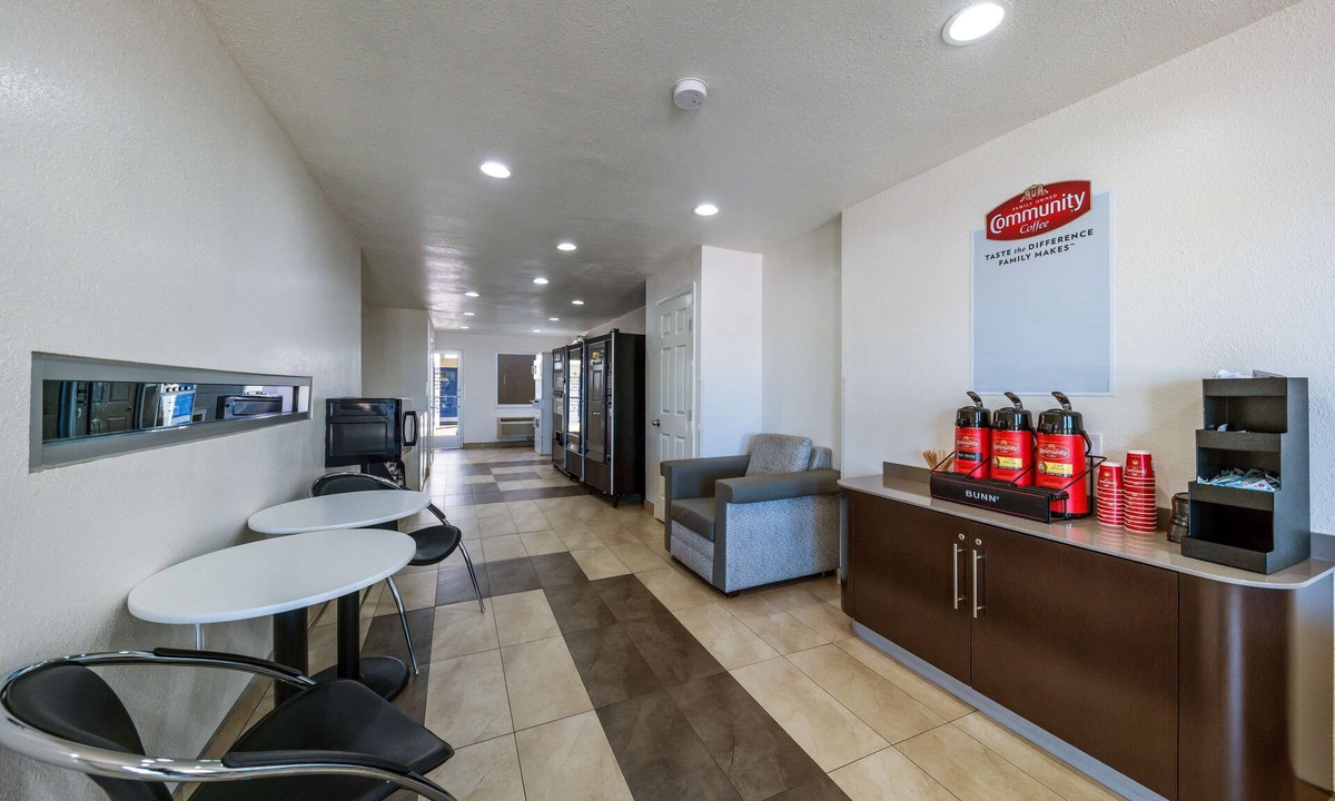 Farmers Branch Hotel | Motel 6 Dallas, TX - Farmers Branch