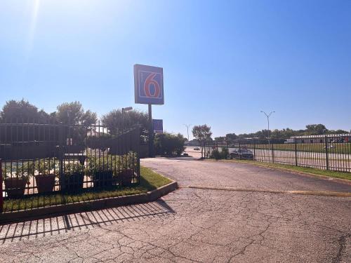 Pleasant Grove Hotel | Motel 6 Dallas, TX – St. Augustine/HWY 175