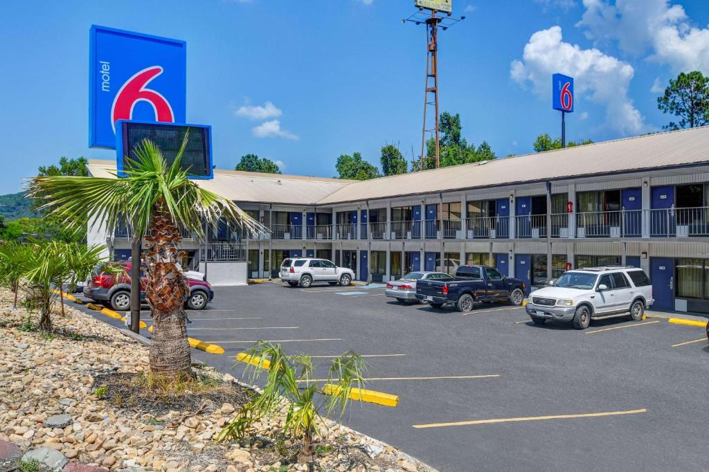 Dalton Hotel | Motel 6-Dalton, GA