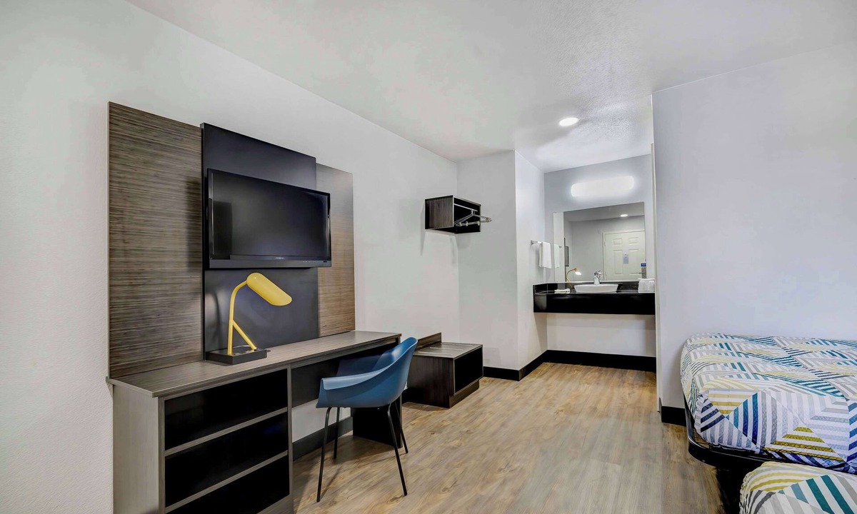 Denton Hotel | Motel 6 Denton, TX - UNT