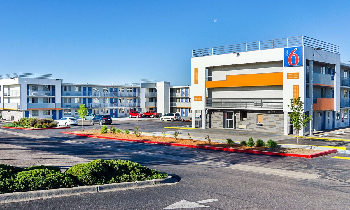 Regis Hotel | Motel 6 Denver, CO – Downtown