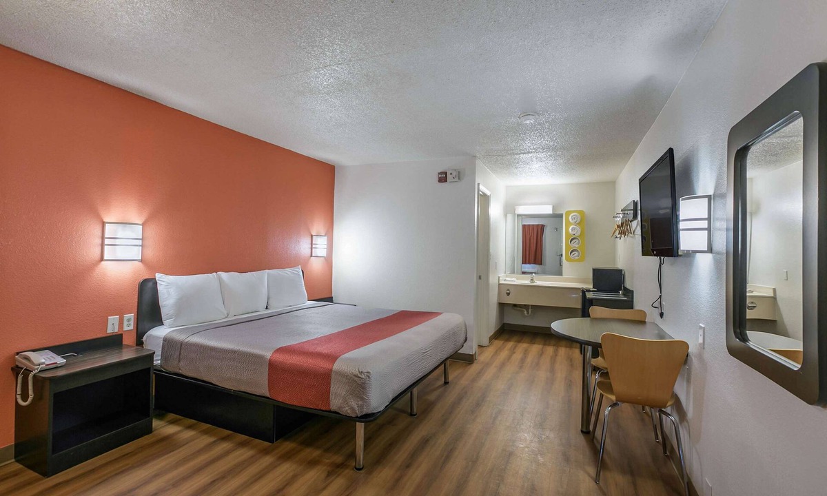 Dothan Hotel | Motel 6 Dothan, AL