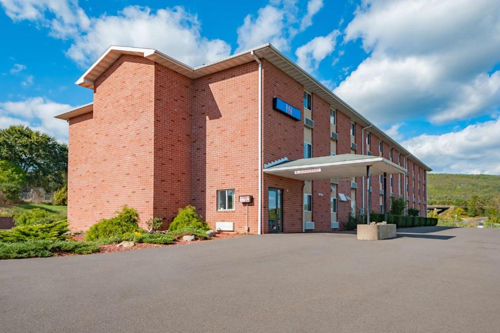 Sybertsville Hotel | Motel 6-Drums