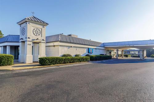 Montclair Hotel | Motel 6-Dumfries, VA