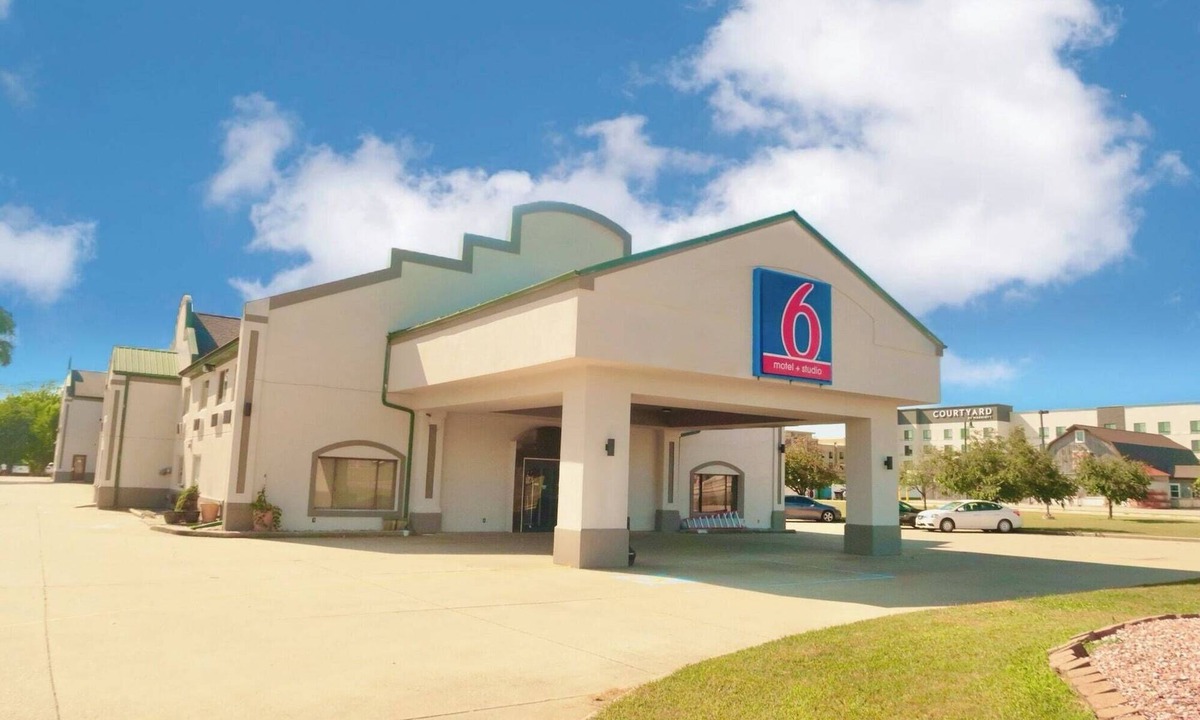 Elkhart Hotel | Motel 6 Elkhart, IN