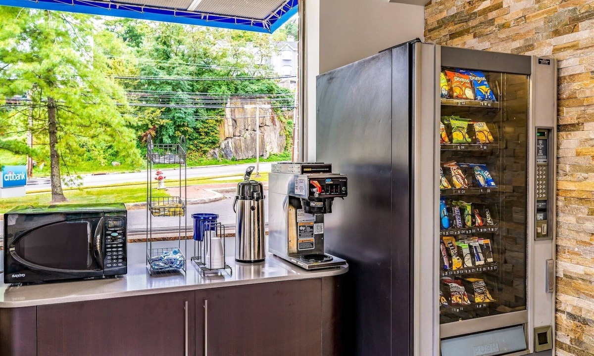 Elmsford Hotel | Motel 6 Elmsford, NY - White Plains