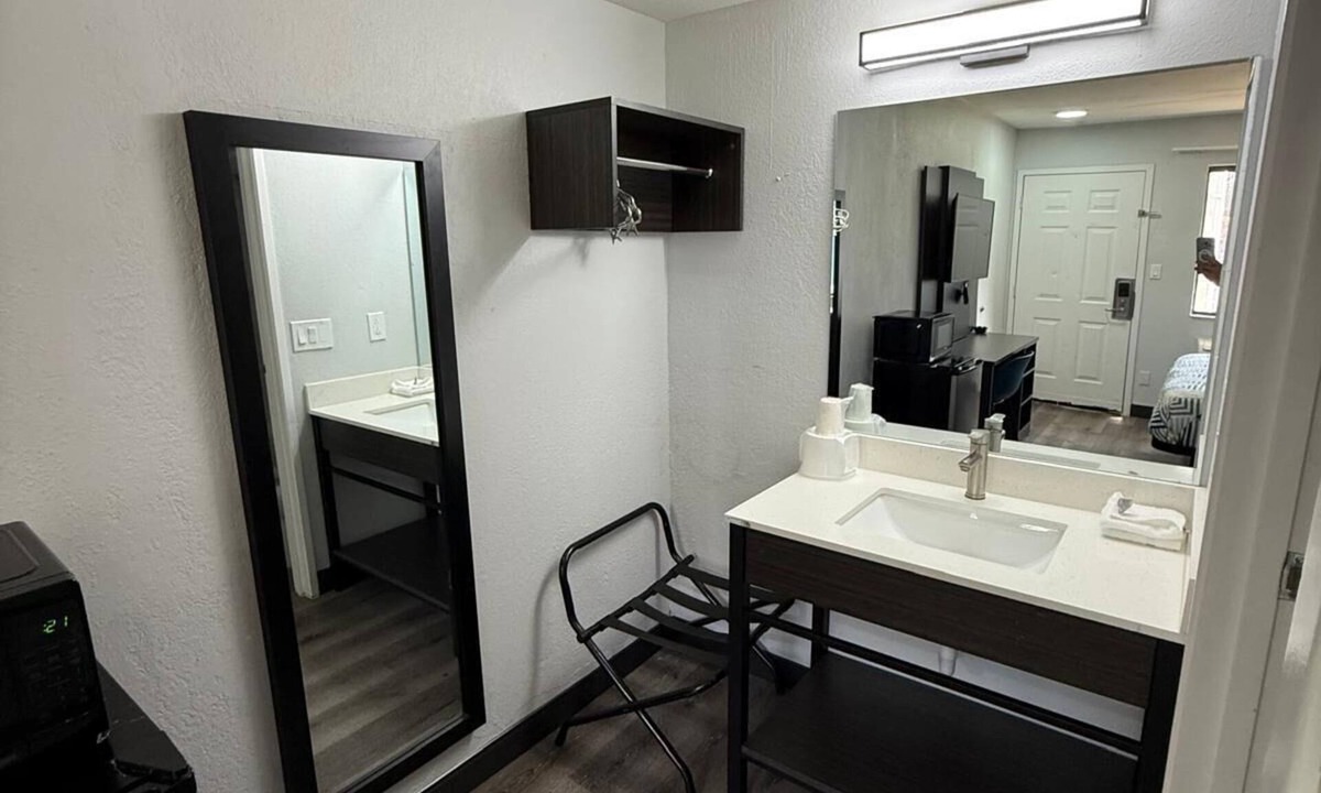 Enfield Hotel | Motel 6 Enfield, CT - Hartford