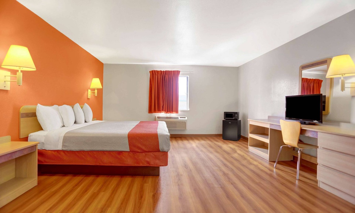 Espanola Hotel | Motel 6 Espanola, NM