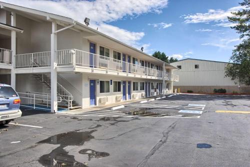 Holly Hotel | Motel 6-Everett, WA - North