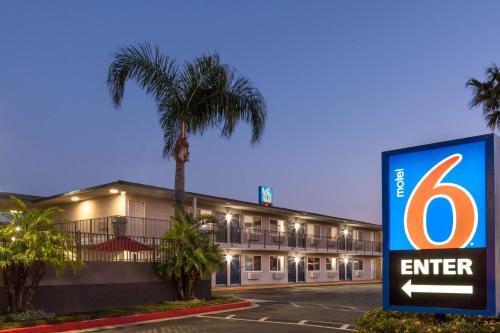 Fontana Hotel | Motel 6-Fontana, CA