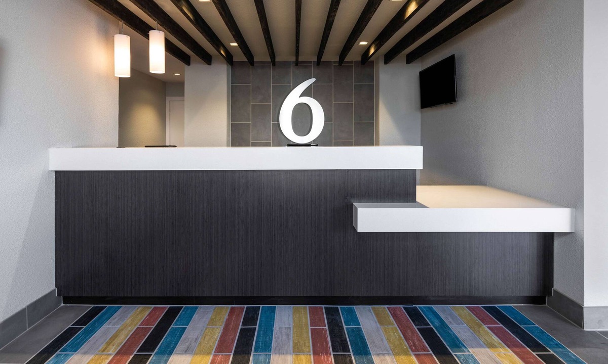 Fontana Hotel | Motel 6 Fontana, CA