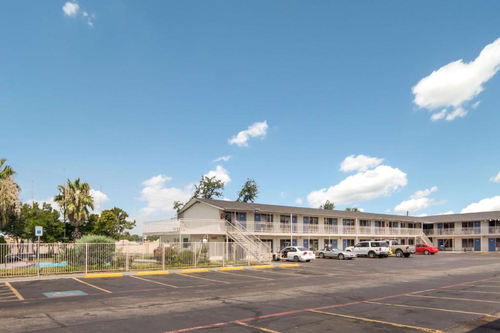 Fort Worth Hotel | Motel 6-Fort Worth, TX - Seminary