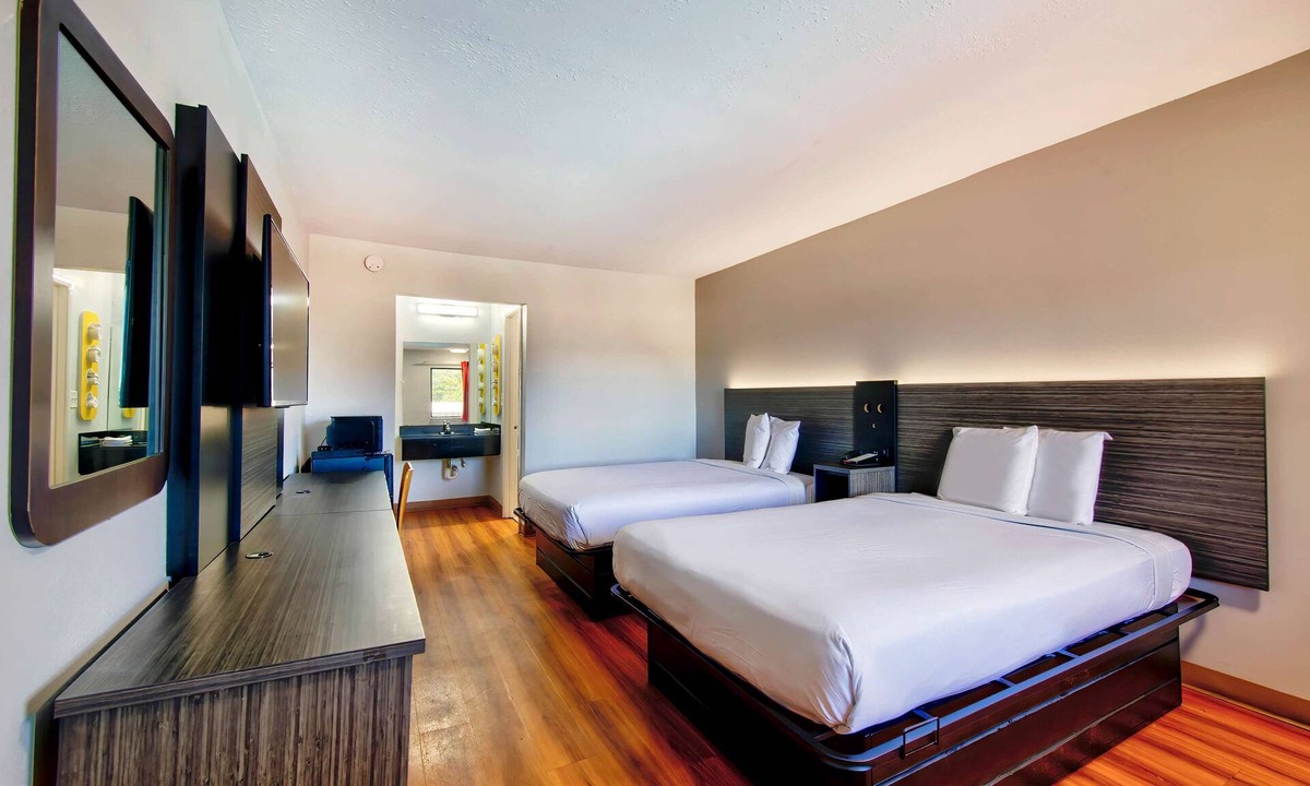 Gainesville Hotel | Motel 6 Gainesville, GA