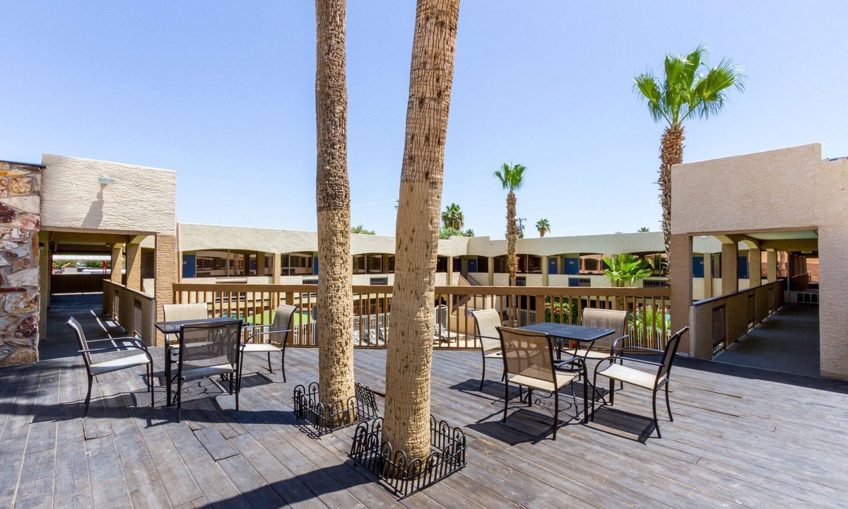 Glendale Hotel | Motel 6 Glendale, AZ