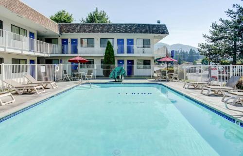 Grants Pass Hotel | Motel 6-Grants Pass, OR
