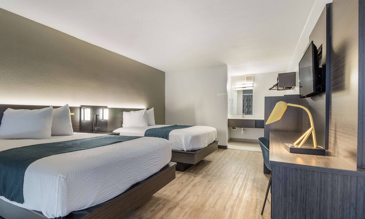Groves Hotel | Motel 6 Groves, TX