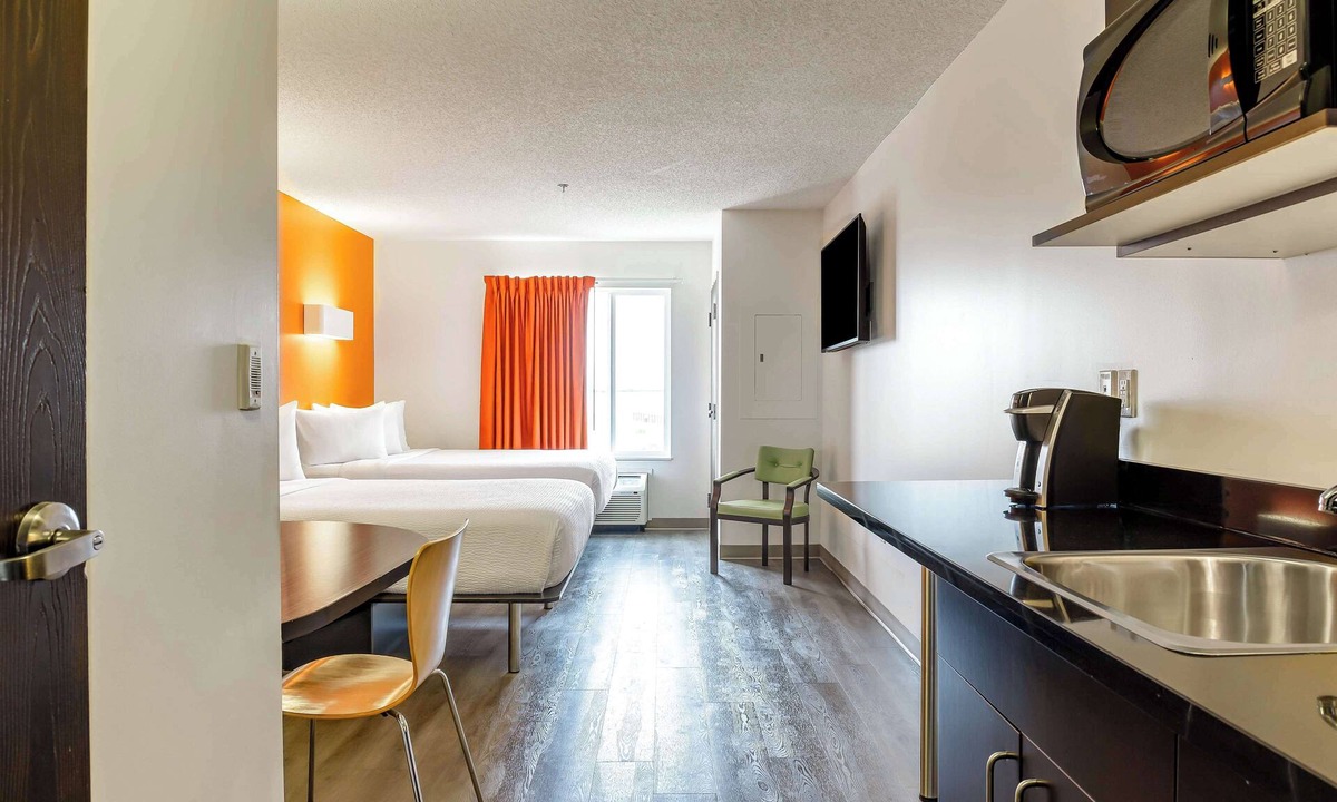Headingley Hotel | Motel 6 Headingley, MB - Winnipeg West