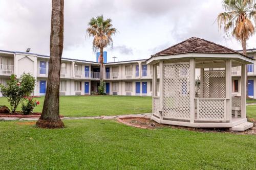 North Shore Hotel | Motel 6-Houston, TX - East